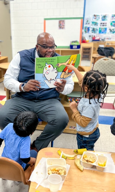 Secretary Tutwiler Reads to Children