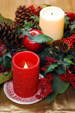 Flameless holiday candles