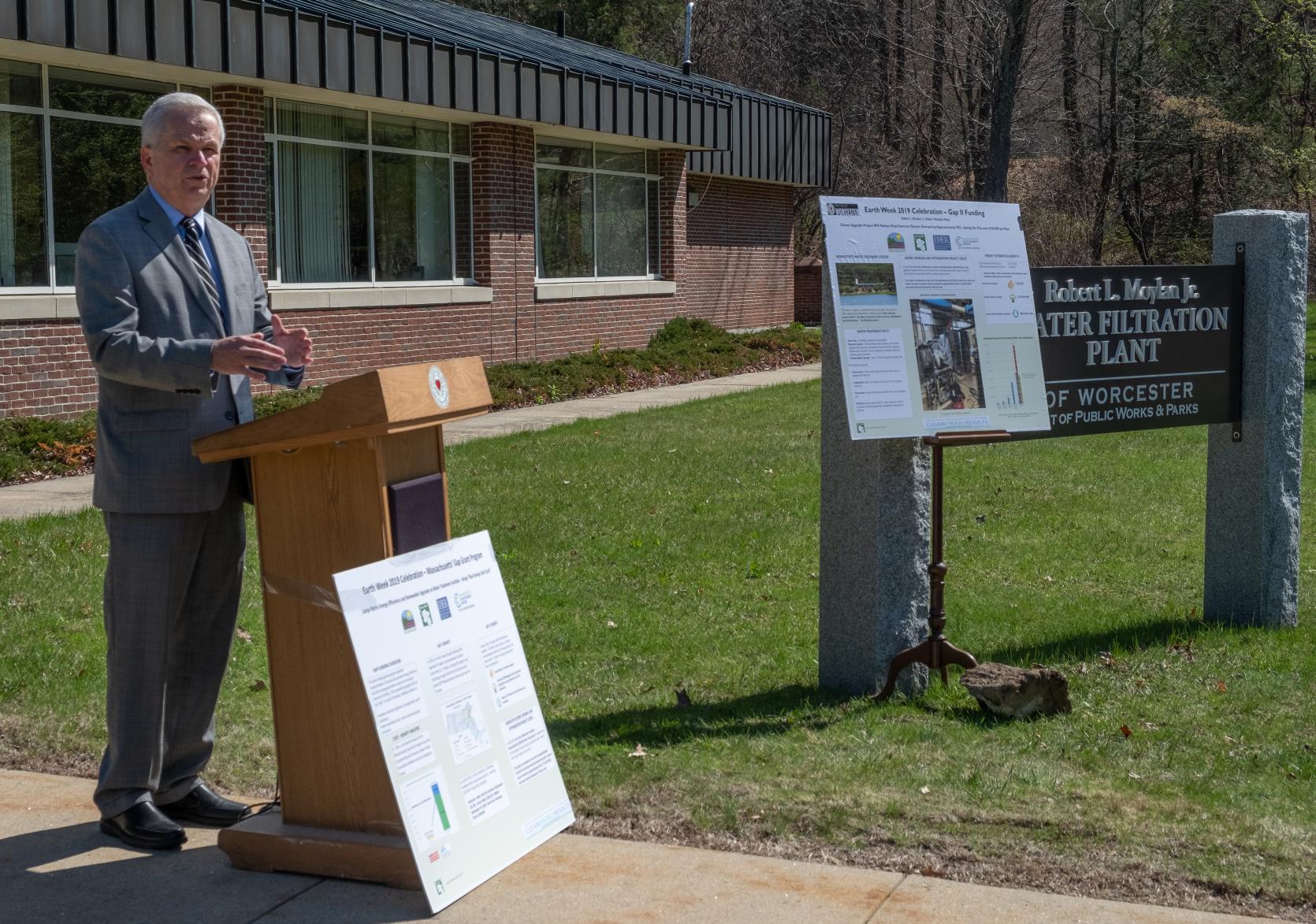 MassDEP Commissioner Martin Suuberg talks about the success of the Gap II grant funding program today at the City of Worcester’s Moylan Water Filtration Plant in Holden as part of an Earth Week tour of the facility upgrades