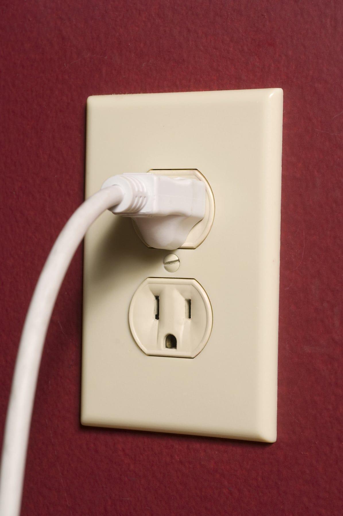 Single plug in outlet
