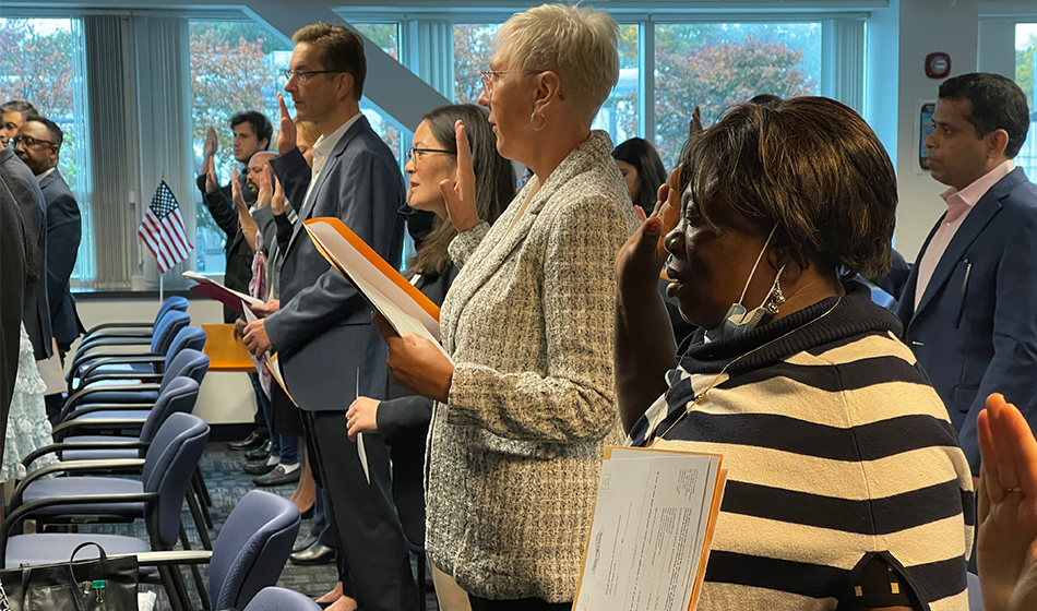 New American citizens take their oath.