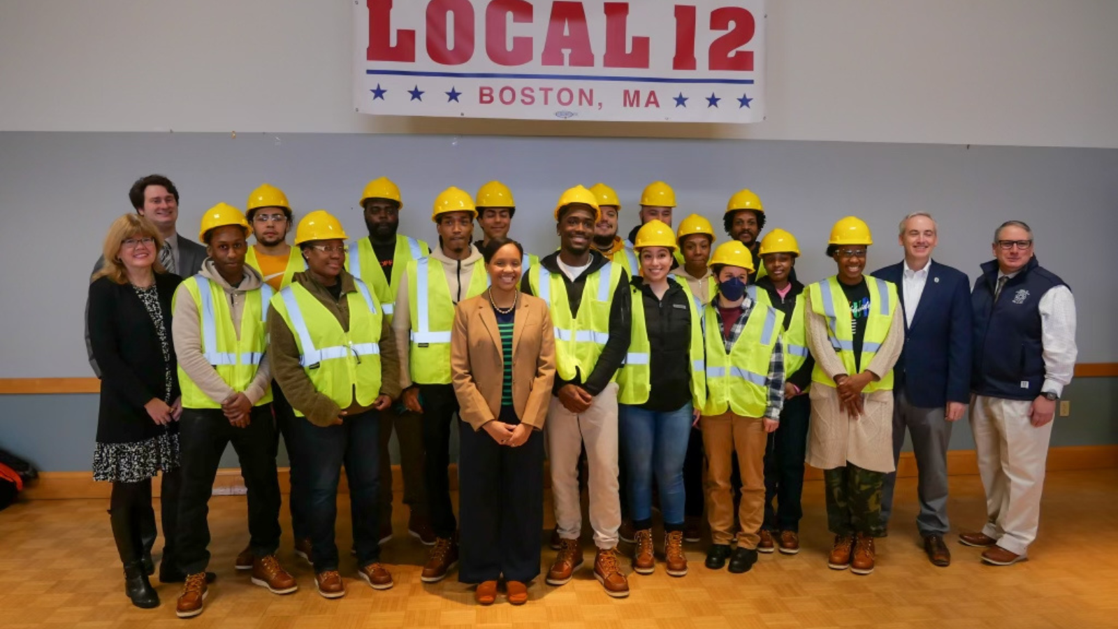 Secretary Jones and Building Pathways Pre-apprentice Cohort