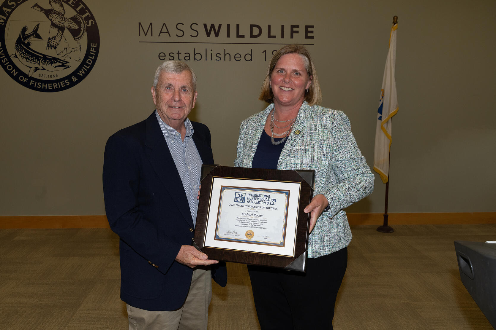 Mike Roche receives certificate from Director Eve Schlüter