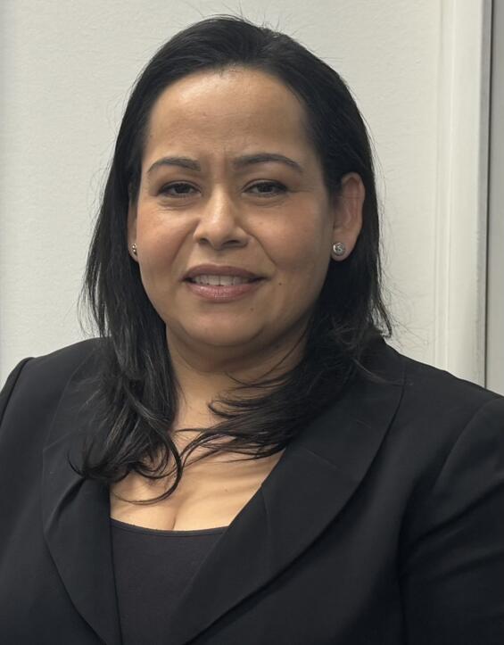 Dr. Carmen Gomez