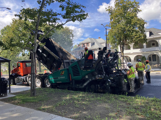 Road paving machine