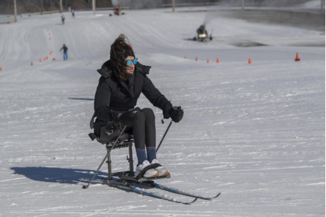 sitski on slope snow