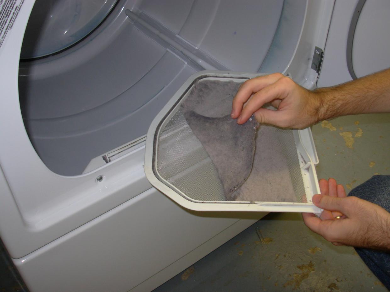 Cleaning dryer lint filter