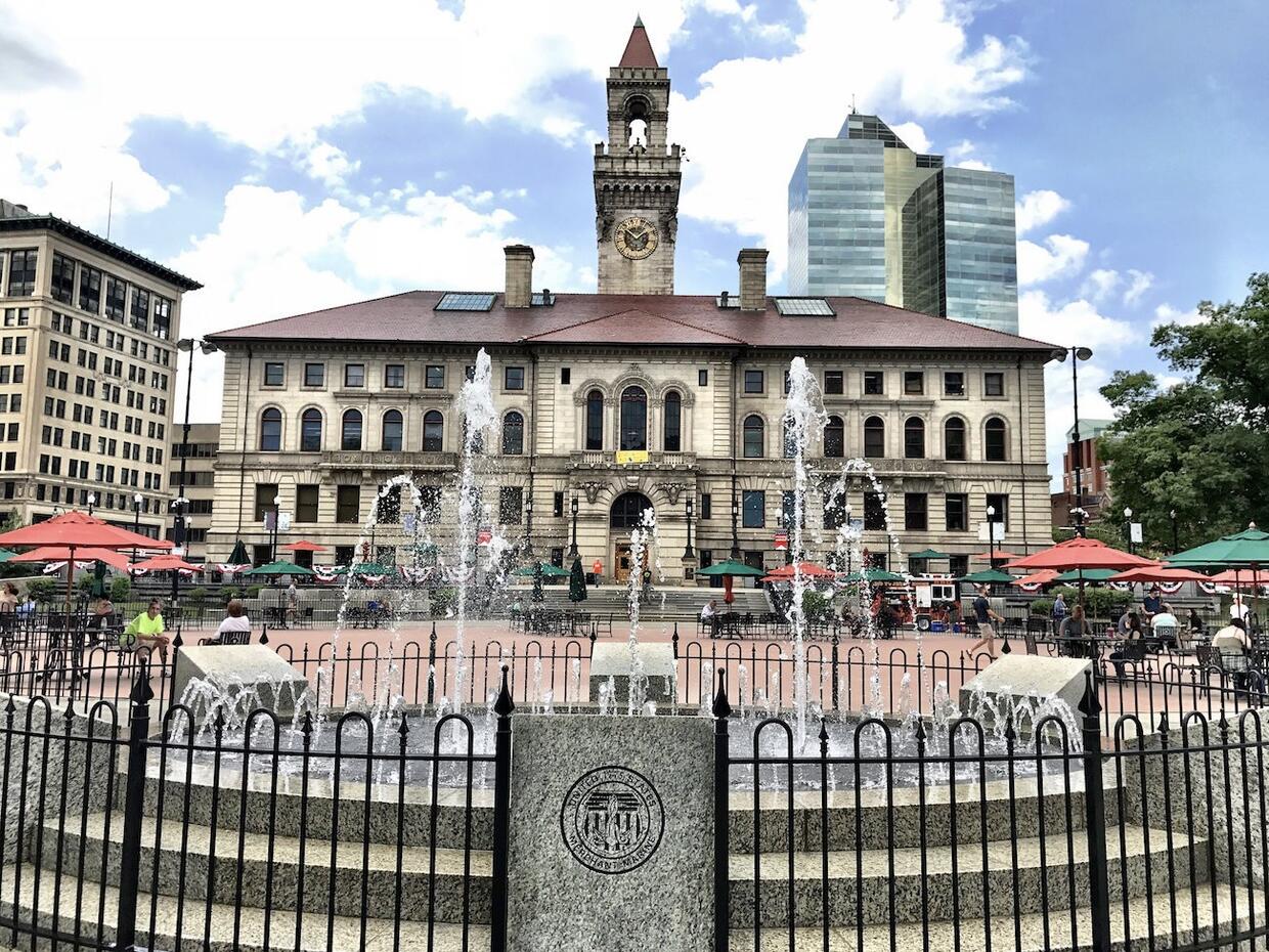 An image of the Worcester city hall.