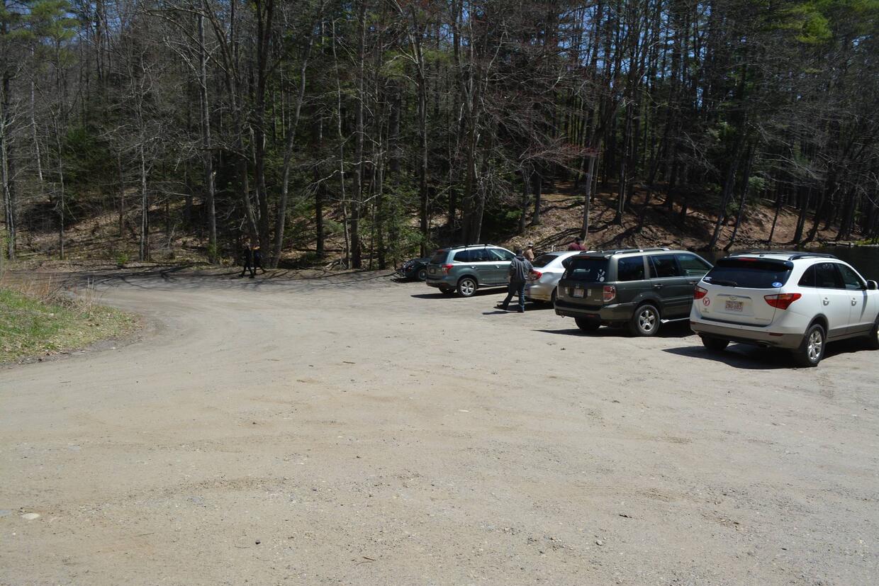 more gravel parking spots at the waters edge to the left of the ramp