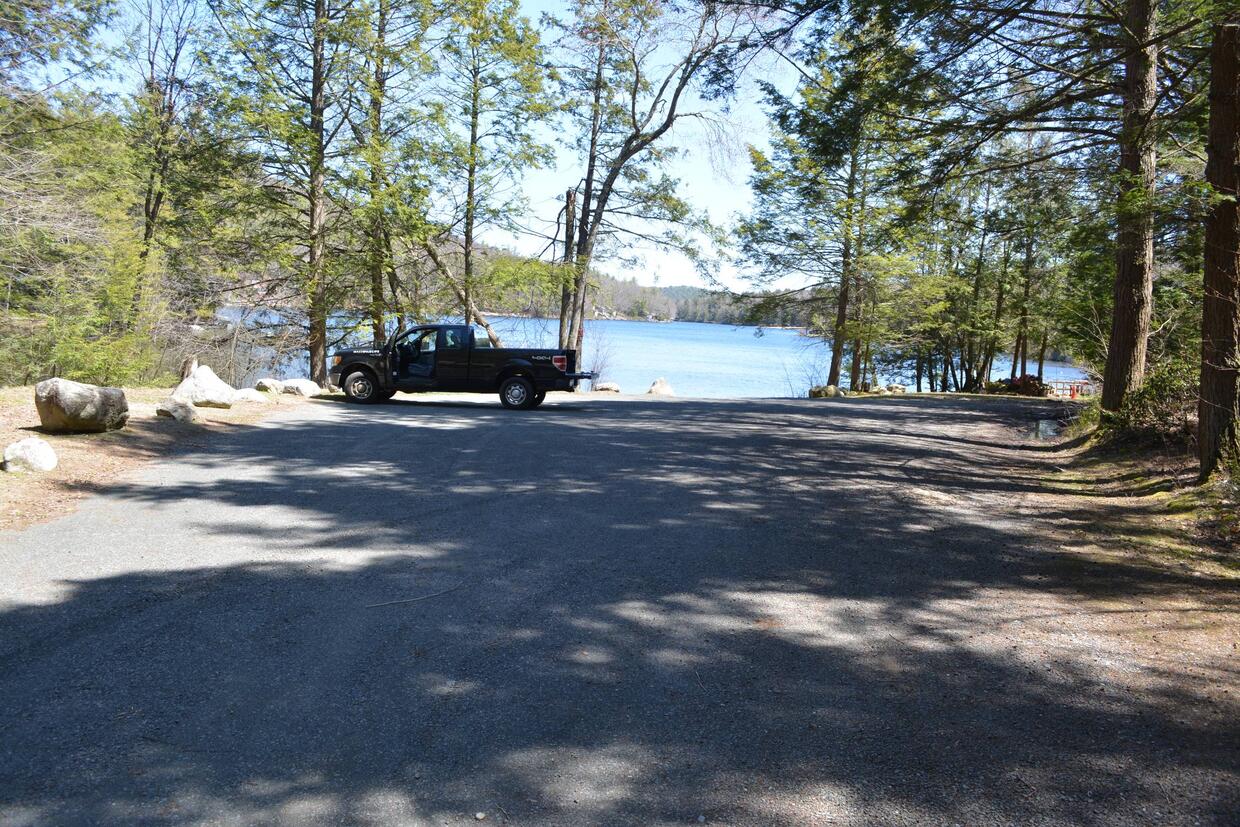 Lake Warwick parking
