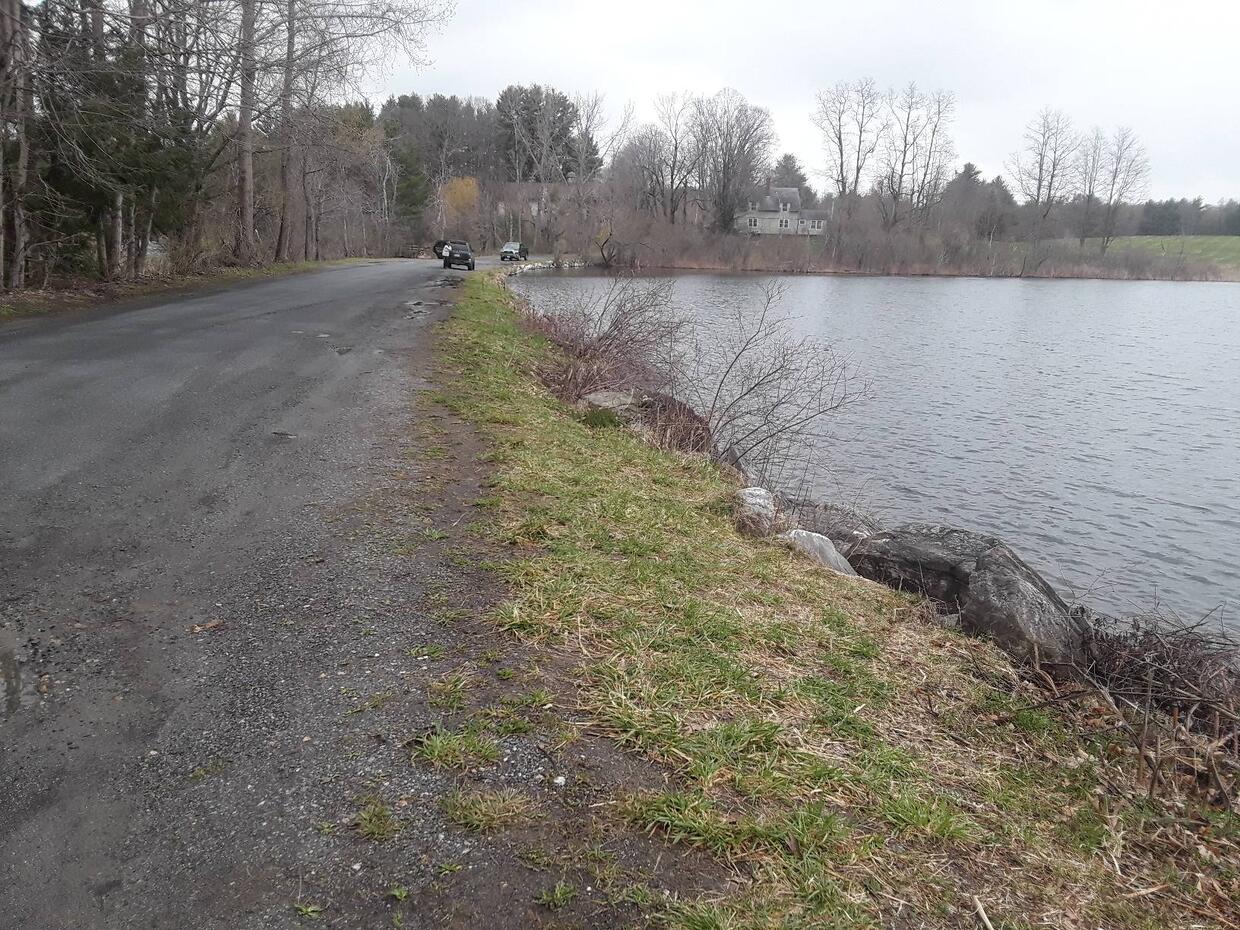 Lake Warwick parking