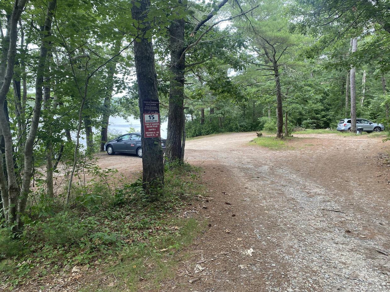 parking area for Spectacle Pond