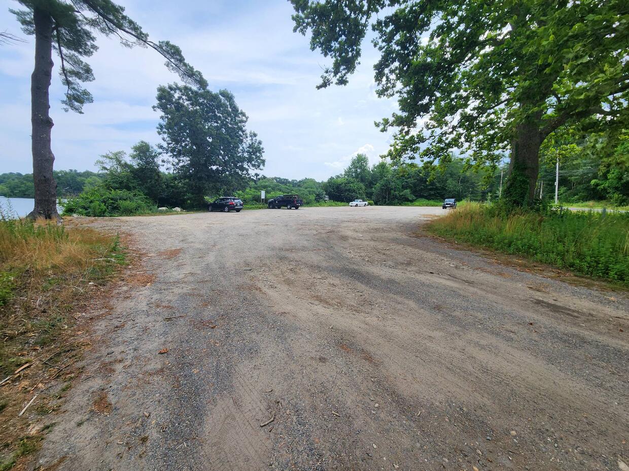 parking area for Stetson Pond