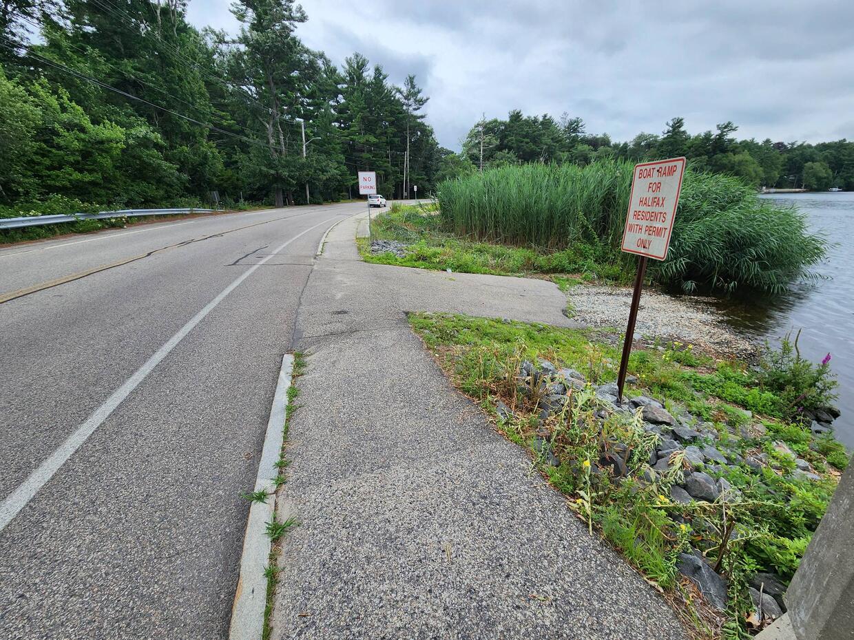 Boat ramp for East Monponsett Pond