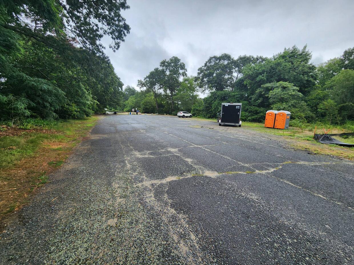 Parking for Sampson pond