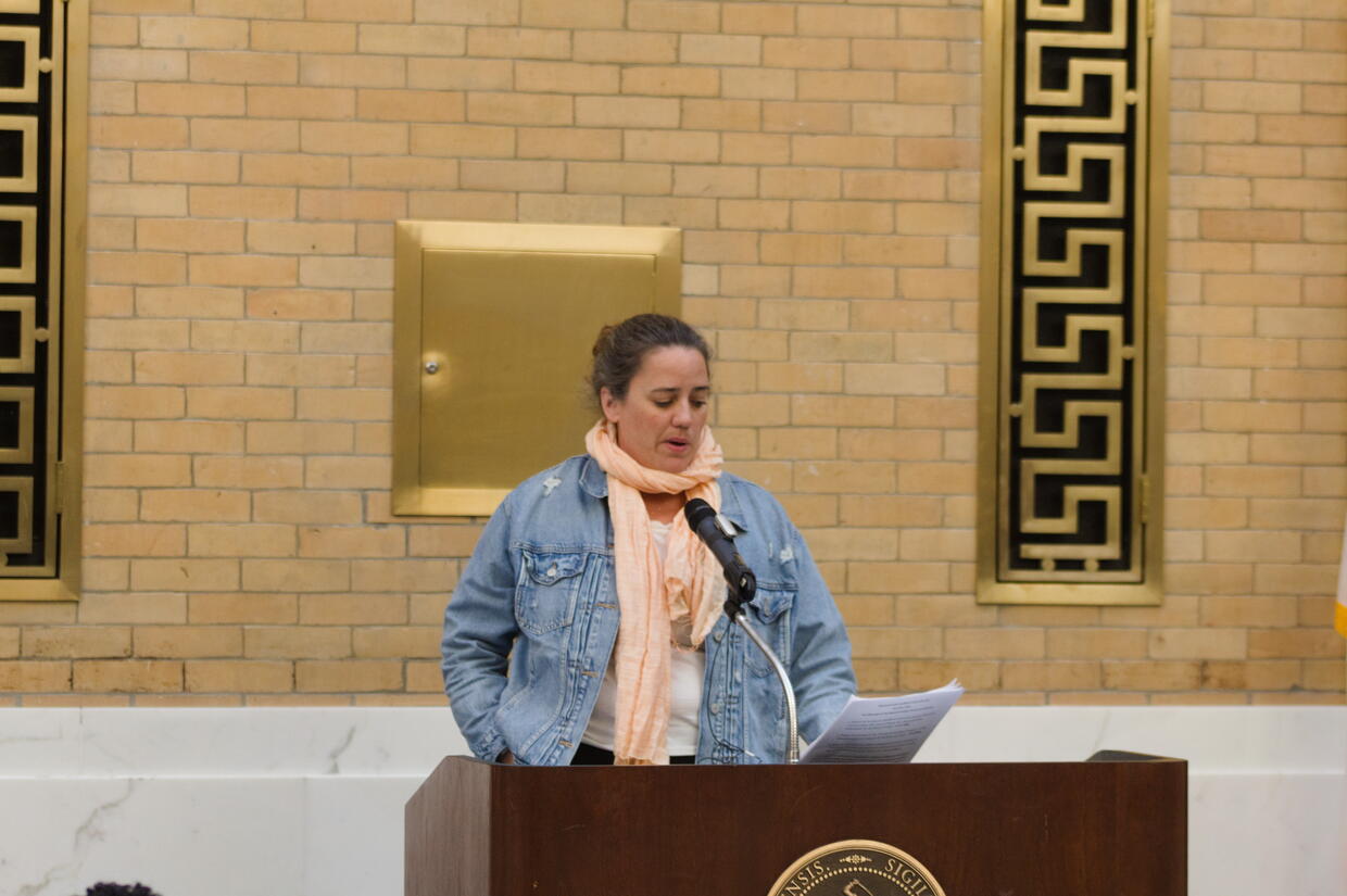 Katrina Noyes speaking from behind the podium