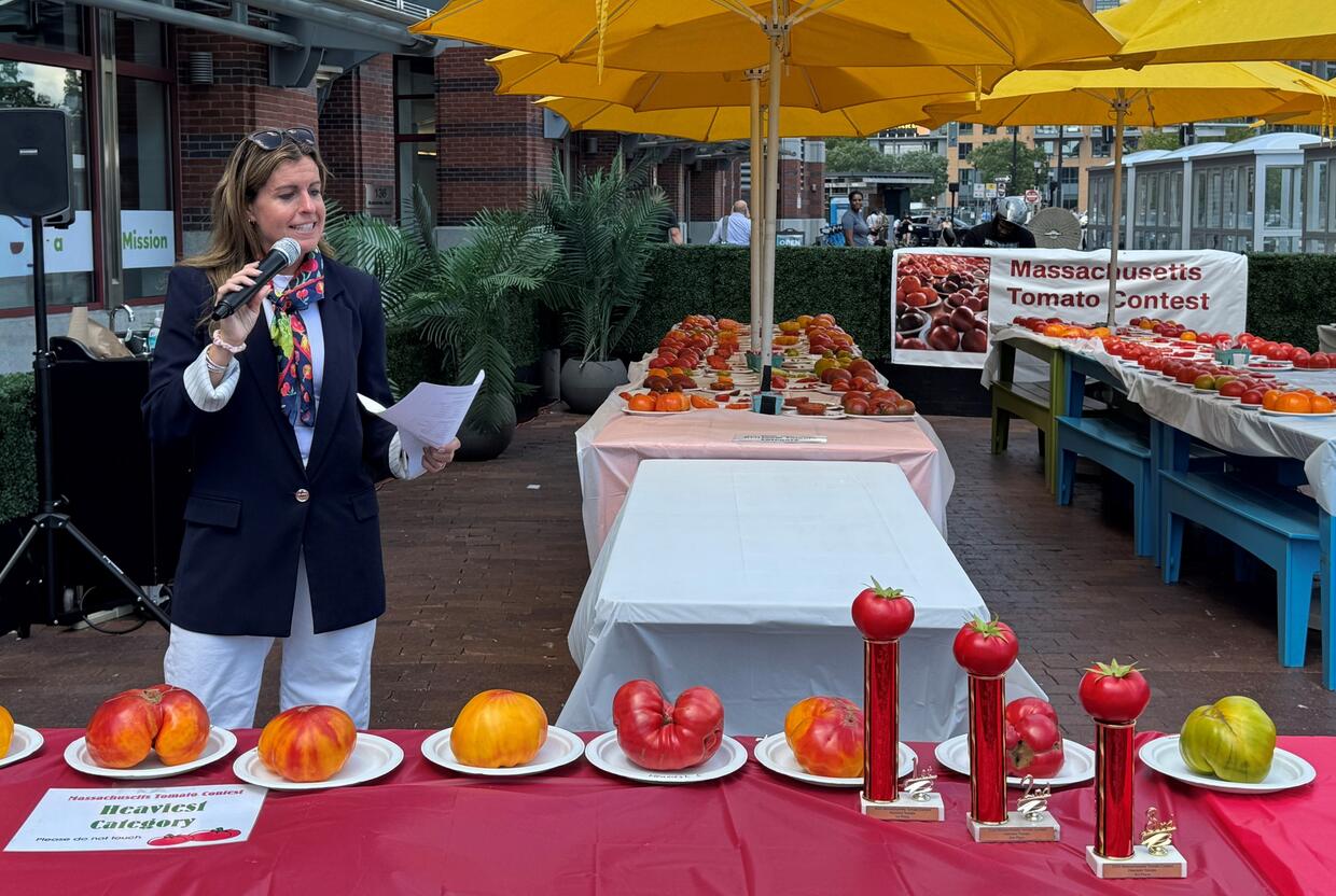 Commissioner Randle at Tomato Contest