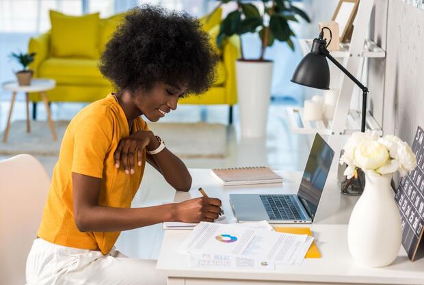 Woman at desk teleworking