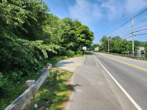 pull-off parking on route 123