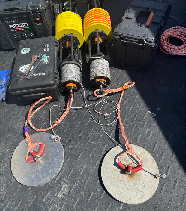 Fully recoverable bottom mounted archival passive acoustic monitoring system.