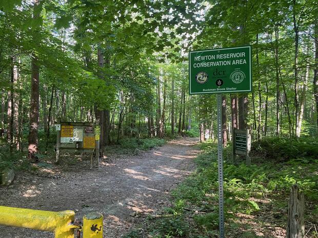 The entrance to the trail leading to the reservoir