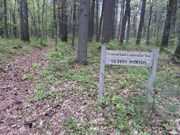 sign indicating trailhead in Seton woods