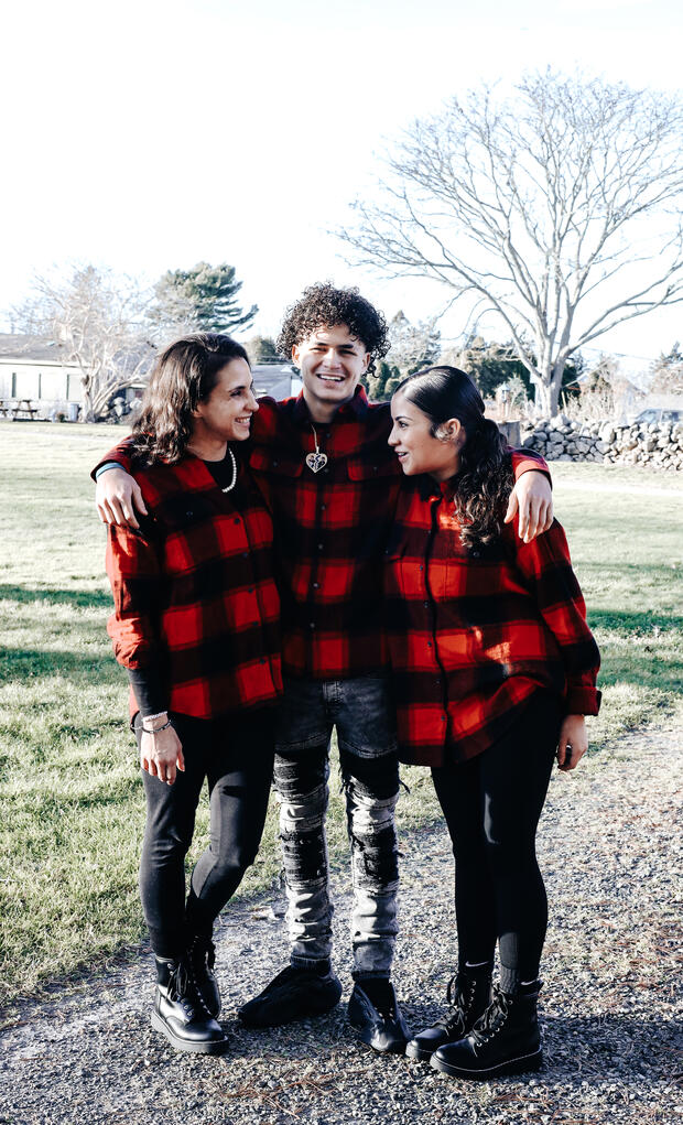 Jordan Roman and family smiling