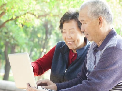 Elderly couple looking at a computer