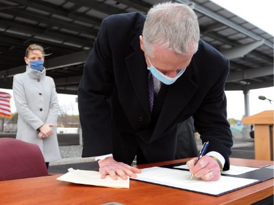 Governor Baker signing Executive Order 594 on Earth Day 2021